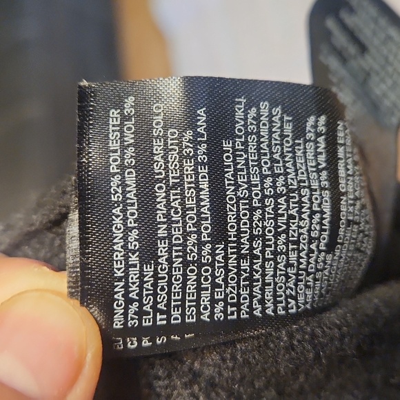 Kangol and H&M sweater size Medium - Picture 7 of 7